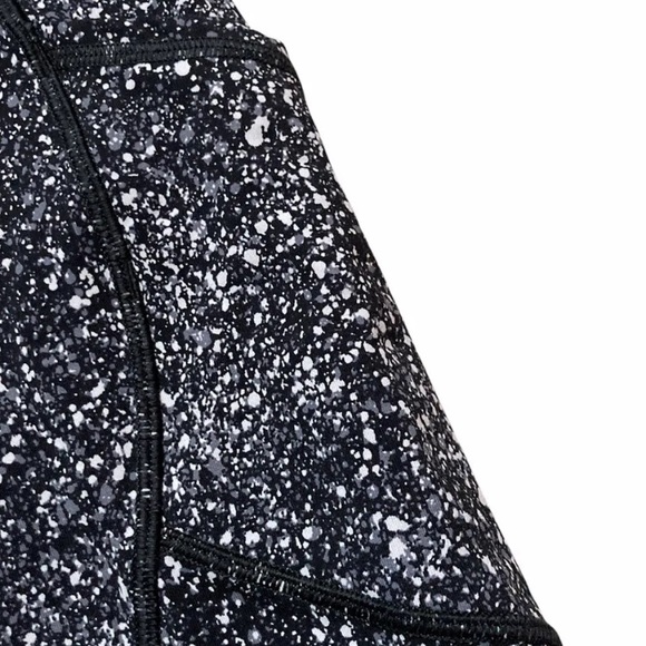 Lululemon Outrun 17" Crop Leggings Women’s size 6 in Splatter White/Black - Picture 5 of 8